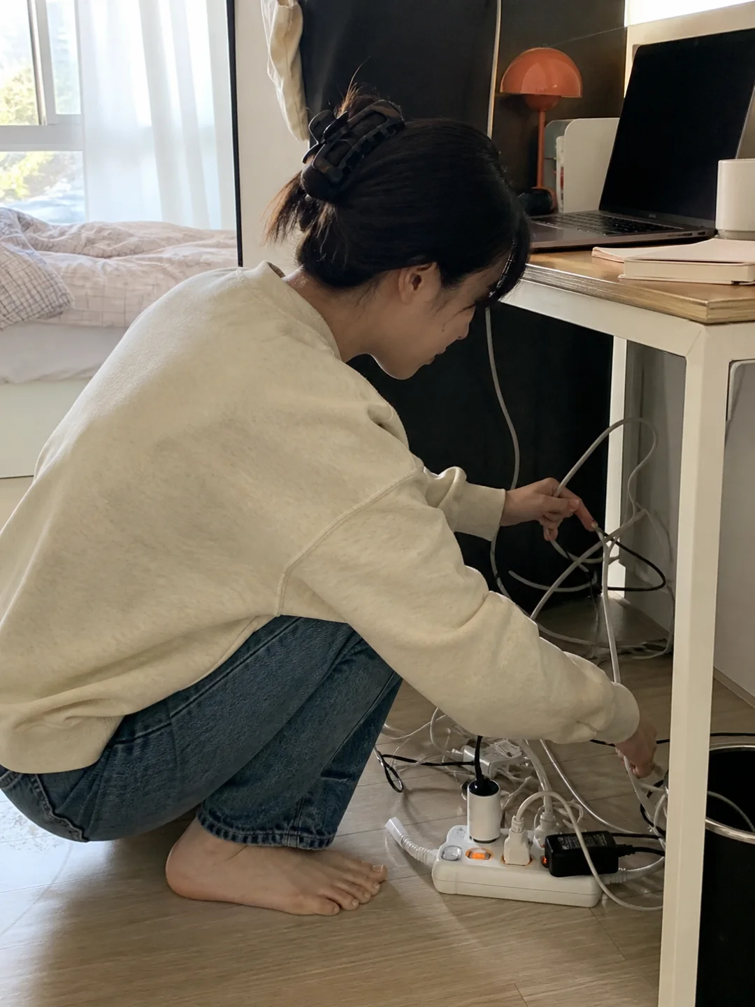 원룸 책상 멀티탭, 숨기기 전에 확인할 세 가지 사진